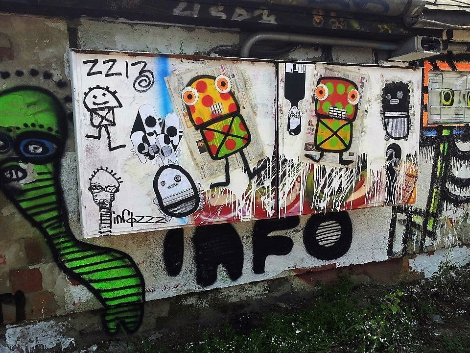 Graffiti Street Art - Photo by dirtyartterror - NAMLOZ, NAAMLOOZZ, ZZZ (2013)