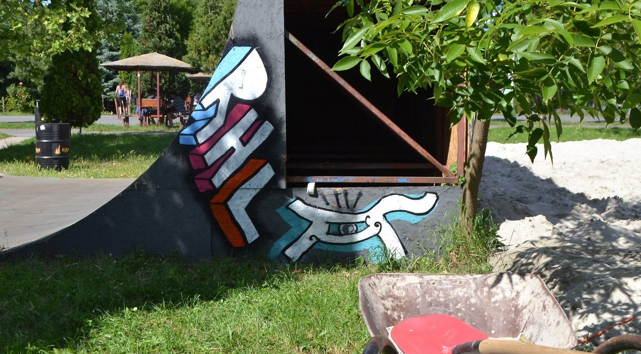 Graffiti Wall in Budapest - Photo by dirtyartterror - rhl, hokedli (2017)