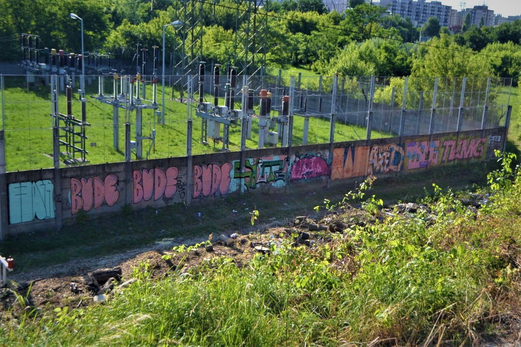 Graffiti Bombing - Photo by dirtyartterror - Halr, Bude, Shitg (2015)