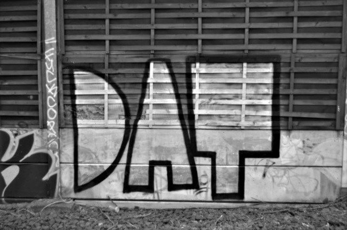 Graffiti Bombing - Photo by dirtyartterror - dat (2015)