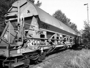 Graffiti Train - Photo by dirtyartterror - aned, bude, tkmg (2011)