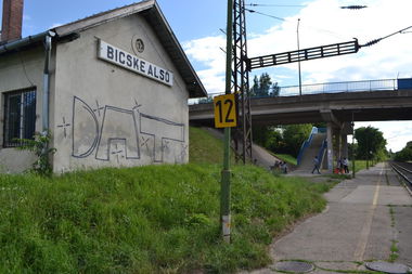 Graffiti Bombing - Photo by dirtyartterror - DAT (2015)