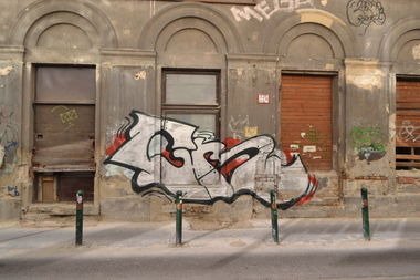 Graffiti Bombing - Photo by dirtyartterror (2014)