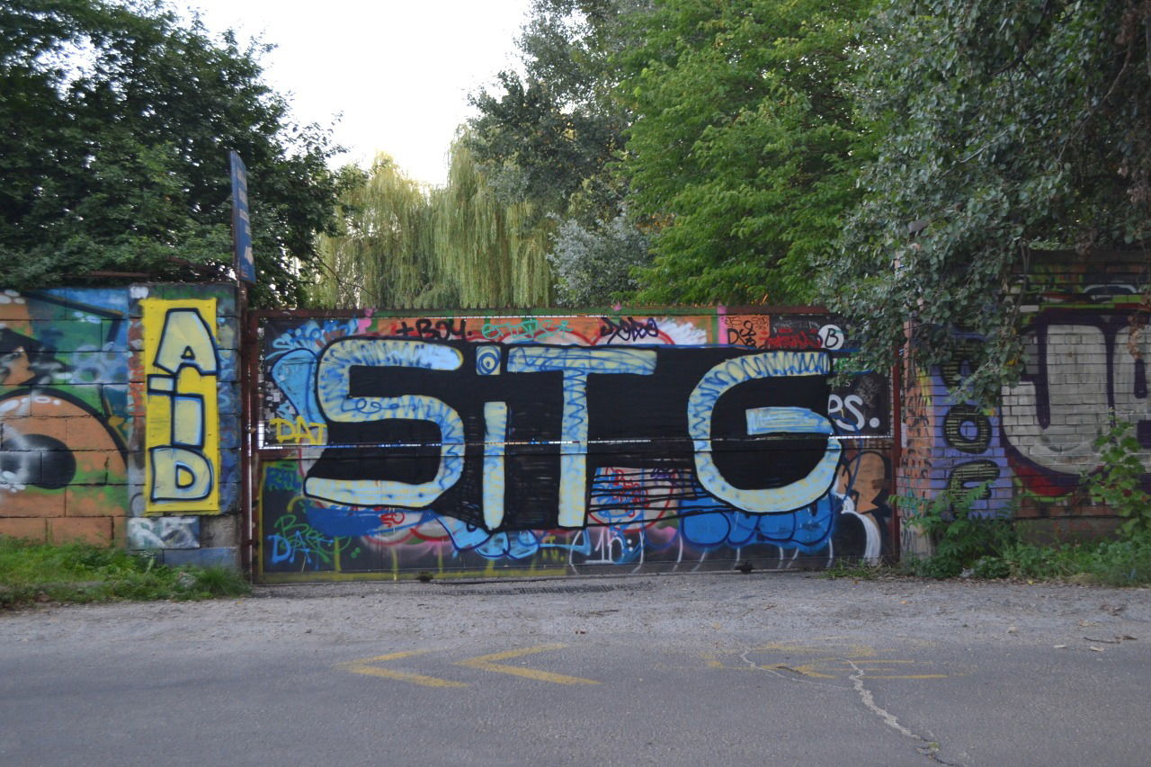 Graffiti Bombing - Photo by dirtyartterror