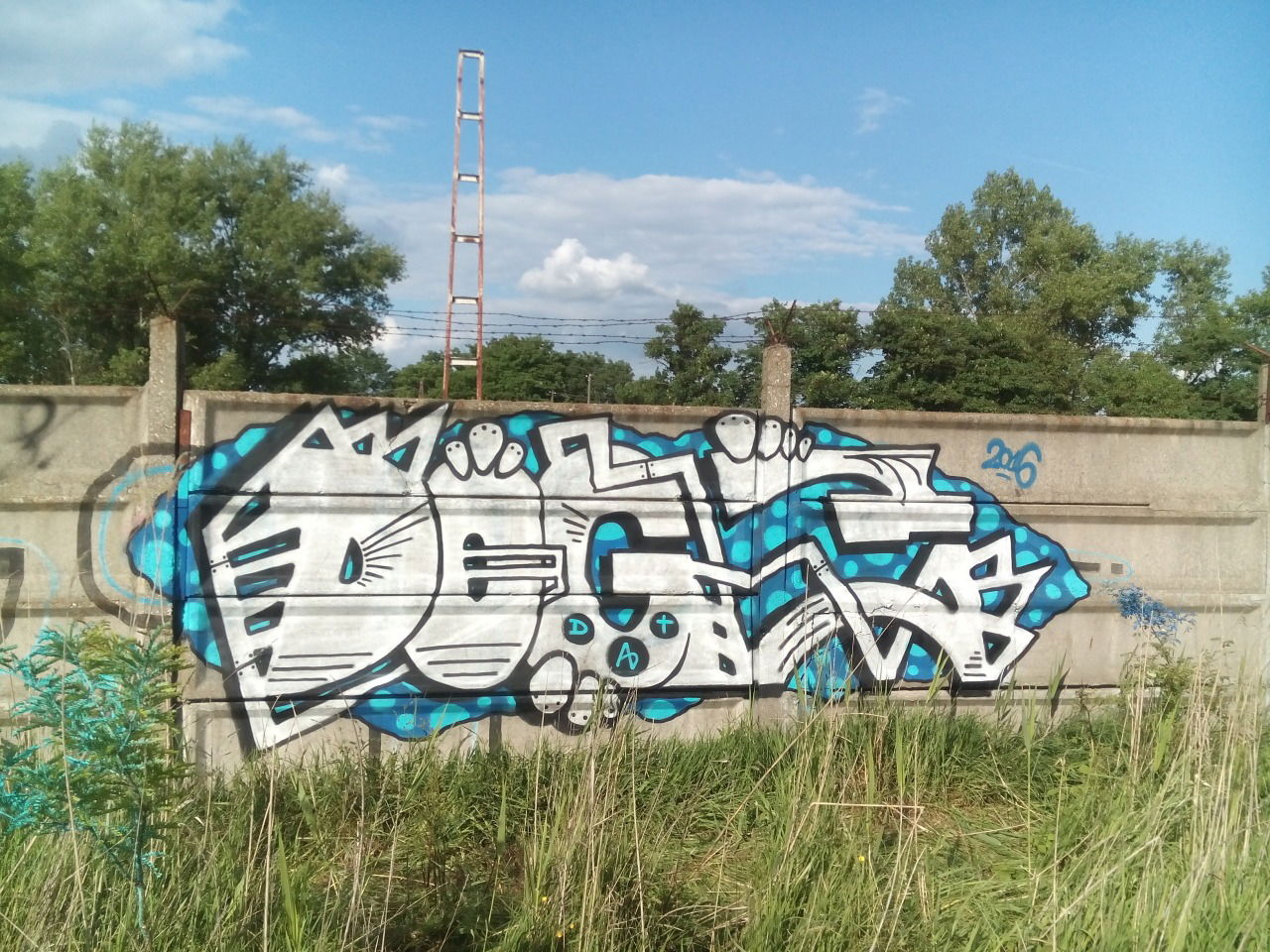 Graffiti Bombing - Photo by dirtyartterror - DOGG, DAT, hungary (2016)