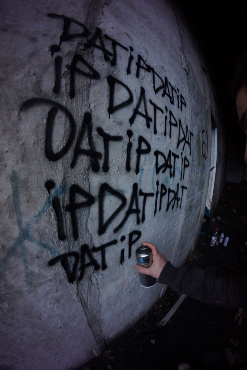Graffiti Bombing - Photo by dirtyartterror - DAT, IP