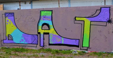 Graffiti Wall in Budapest - Photo by dirtyartterror - dat, aid, shitg (2015)