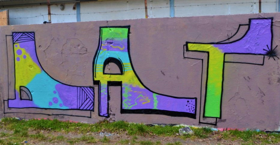 Graffiti Wall in Budapest - Photo by dirtyartterror - dat, aid, shitg (2015)