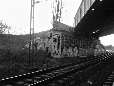 Graffiti Bombing - Photo by dirtyartterror (2009)