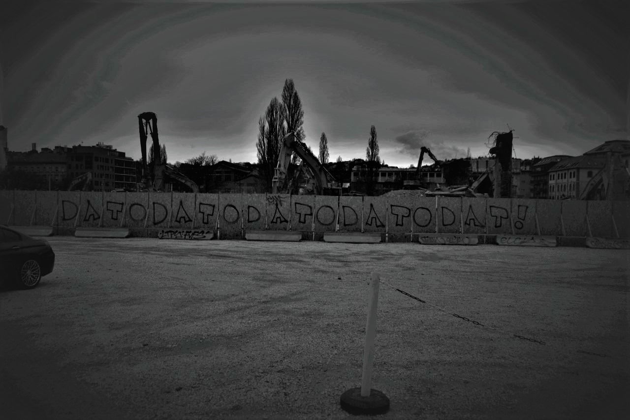 Graffiti Bombing - Photo by dirtyartterror - DATODAT (2015)