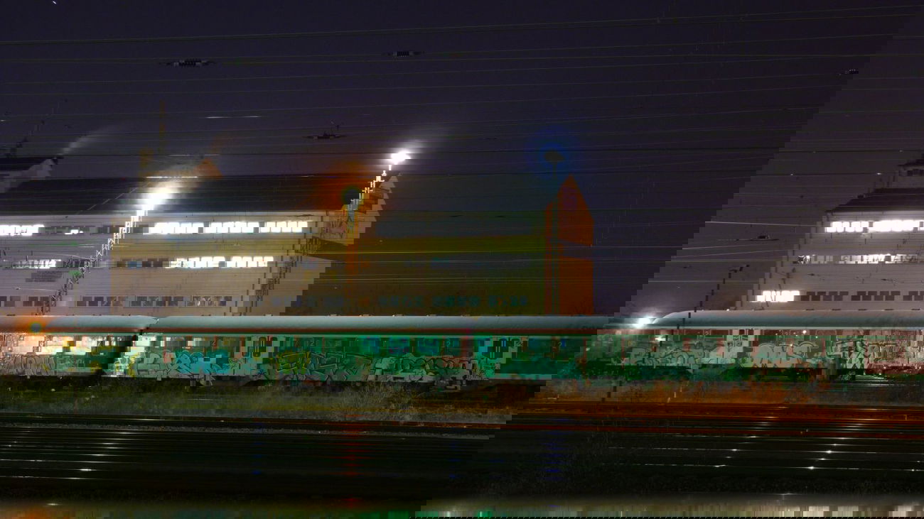 Graffiti Train - Photo by dntknw - atmosphere