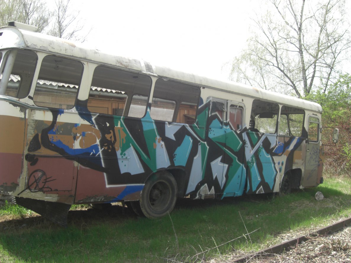Graffiti Artwork - Photo by dogtowner - nash, bus