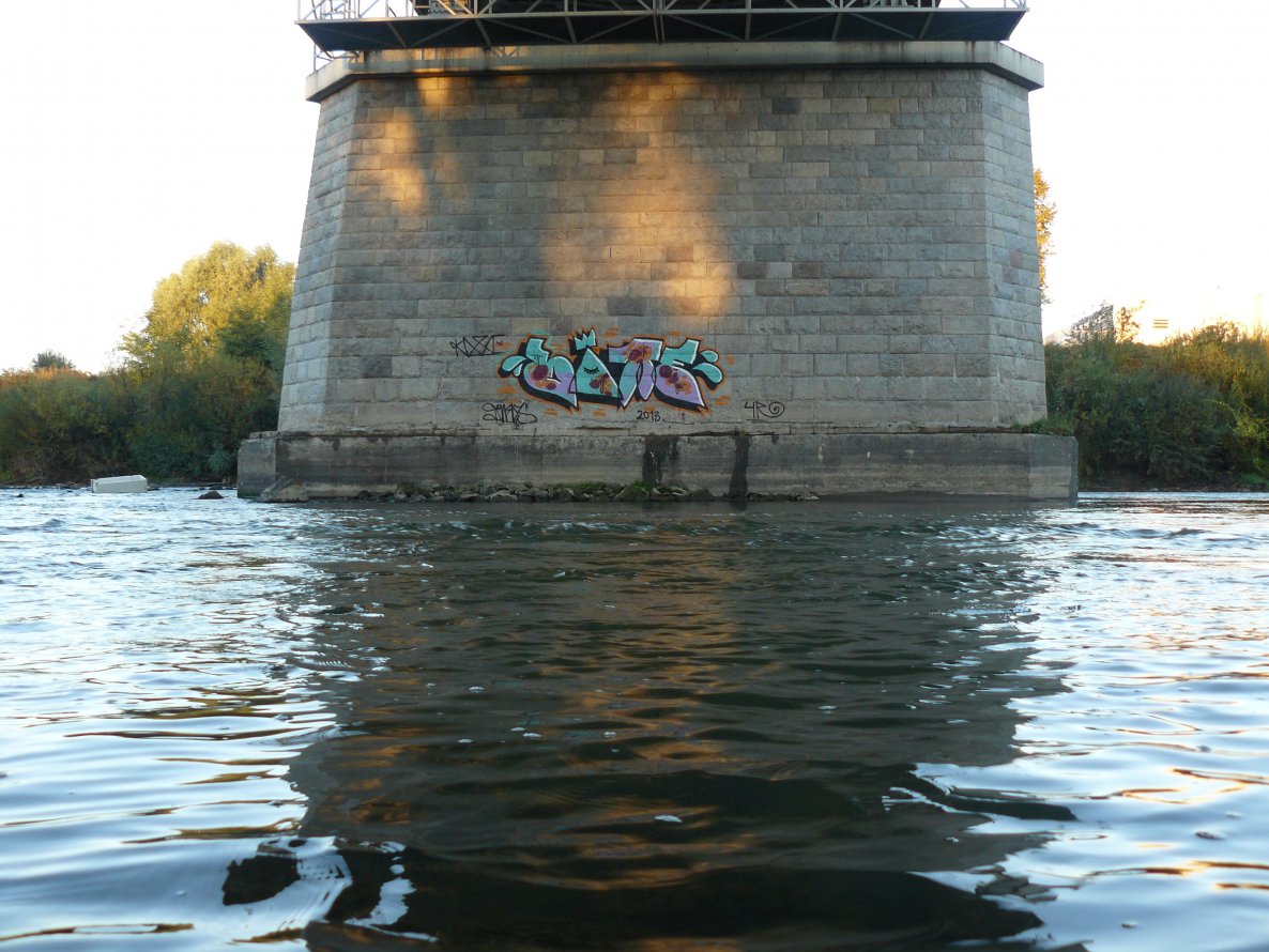 Graffiti Bombing - Photo by done8 - done, KDSC (2013)