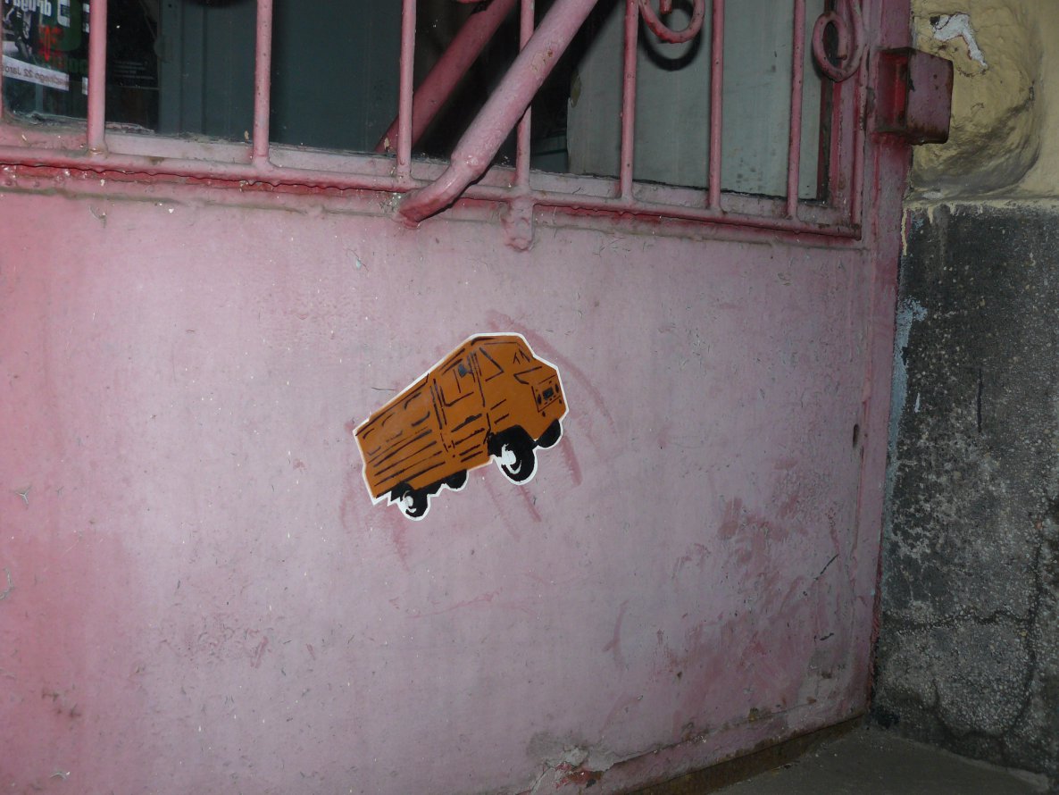 Graffiti Street Art - Photo by done8 - done, ?uk, car (2013)