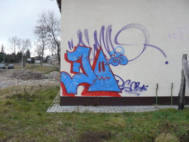 Graffiti Bombing - Photo by done8 - done (2013)
