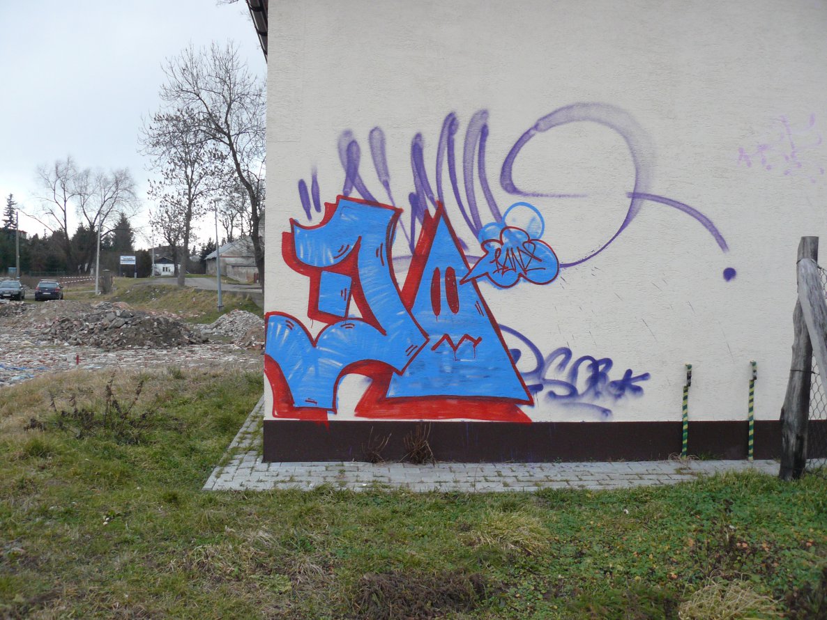 Graffiti Bombing - Photo by done8 - done (2013)