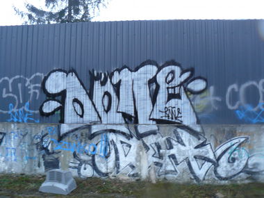 Graffiti Bombing - Photo by done8 - done (2014)