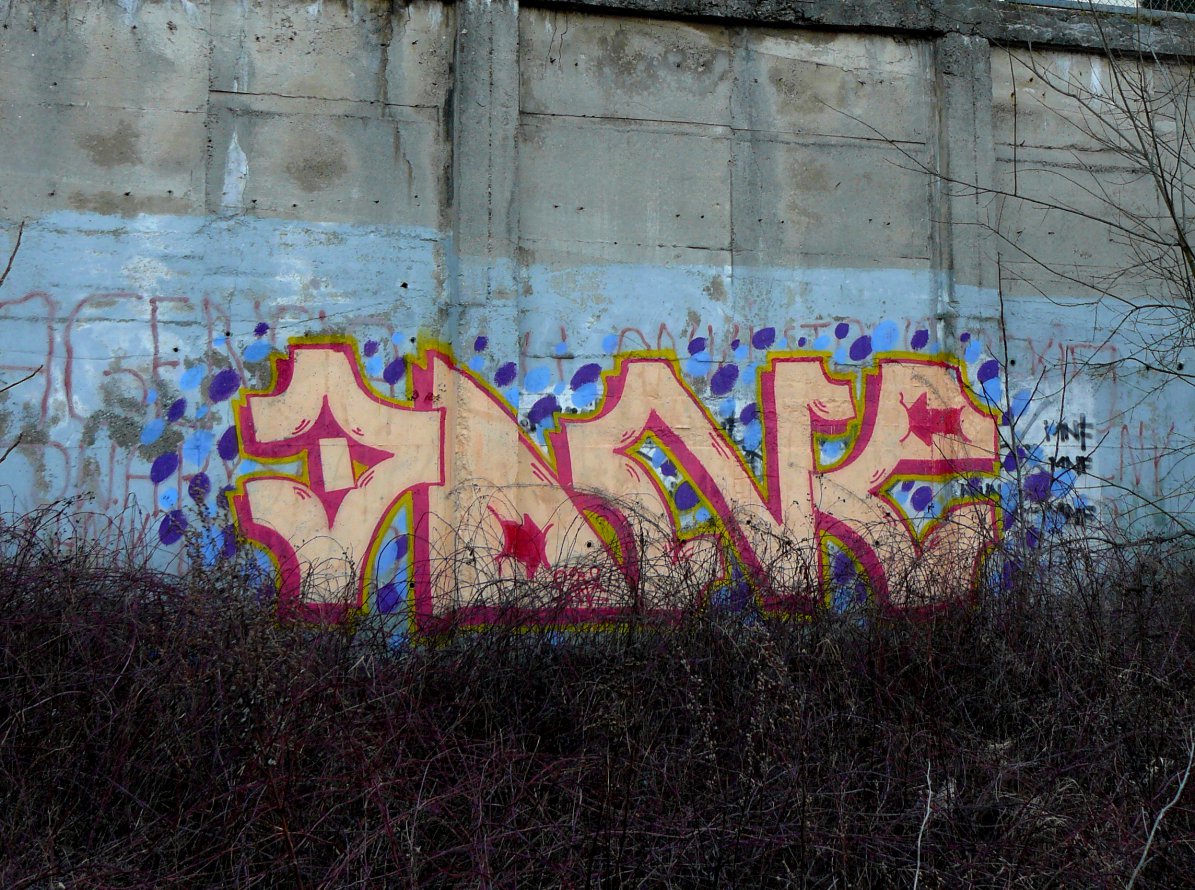 Graffiti Bombing - Photo by done8 - done (2013)