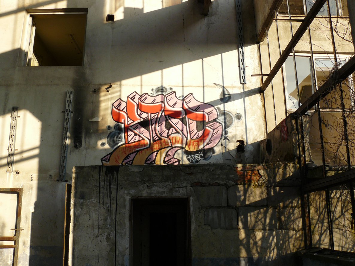 Graffiti Bombing - Photo by done8 - done, kdsc (2013)