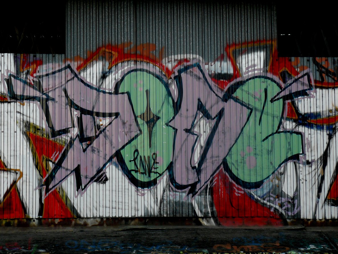 Graffiti Bombing - Photo by done8 - done, kraków (2014)