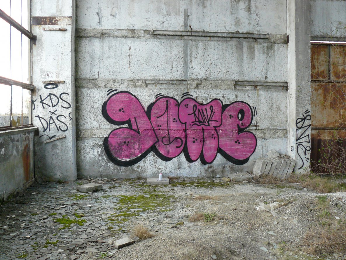 Graffiti Bombing - Photo by done8 - done, kds, das (2014)