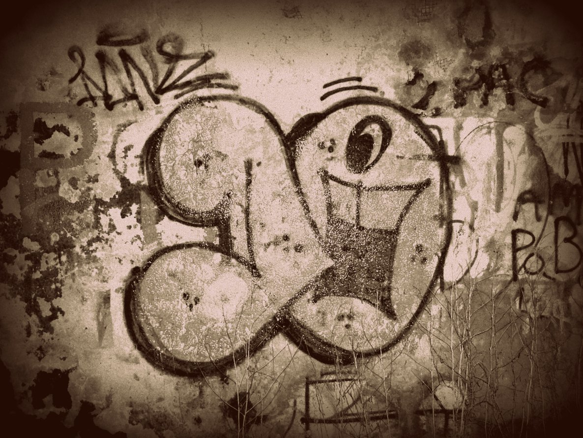 Graffiti Bombing - Photo by done8 - done (2014)