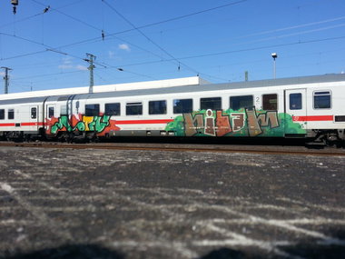 Graffiti Train - Photo by dontfuck_69