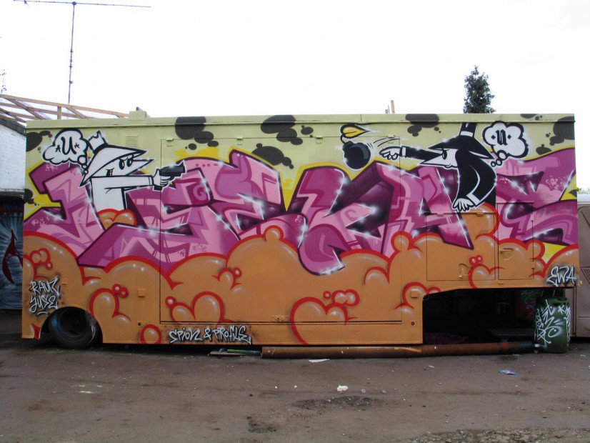 Graffiti Wall in Hamburg - Photo by doppeldee - juse781, kauz, ewa (2012)
