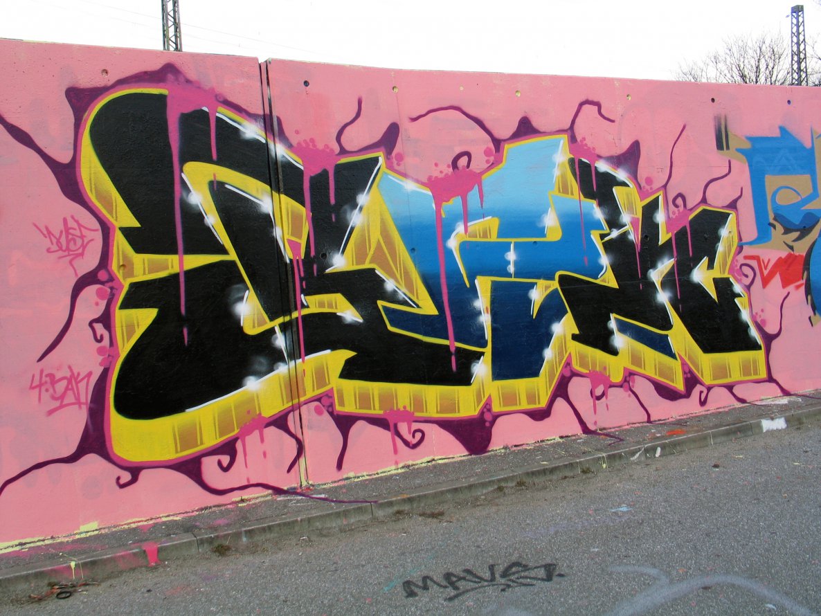 Graffiti Wall in Hamburg - Photo by doppeldee - bak, juse781, ewa (2014)