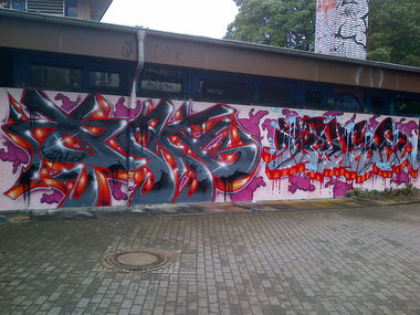 Graffiti Wall in Hamburg - Photo by doppeldee - bak, juse781, ewa (2014)