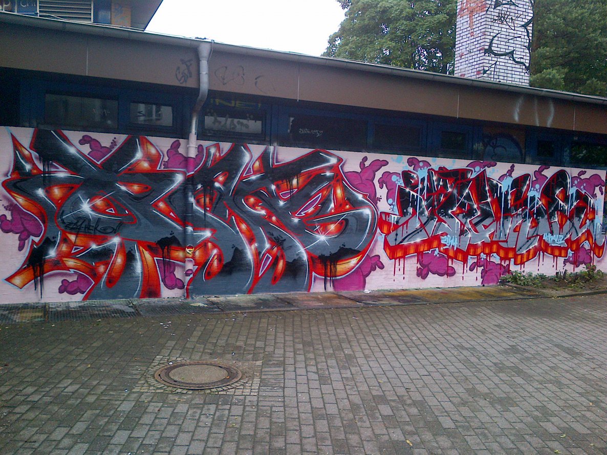 Graffiti Wall in Hamburg - Photo by doppeldee - bak, juse781, ewa (2014)