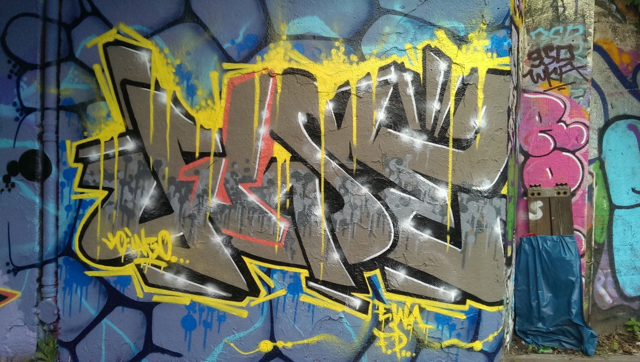 Graffiti Wall in Hamburg - Photo by doppeldee - Juse781, ewacrew, fp (2016)