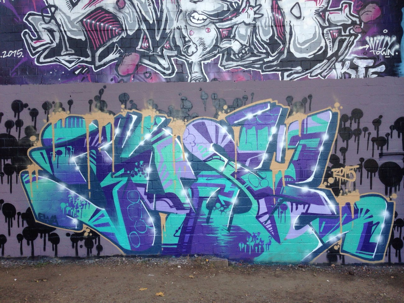 Graffiti Wall in Hamburg  - Photo by doppeldee - Juse781, ewacrew (2015)