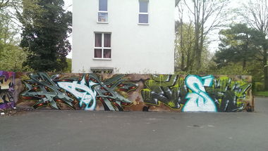 Graffiti Wall in Hamburg - Photo by doppeldee - Bak, juse781, ewacrew (2016)