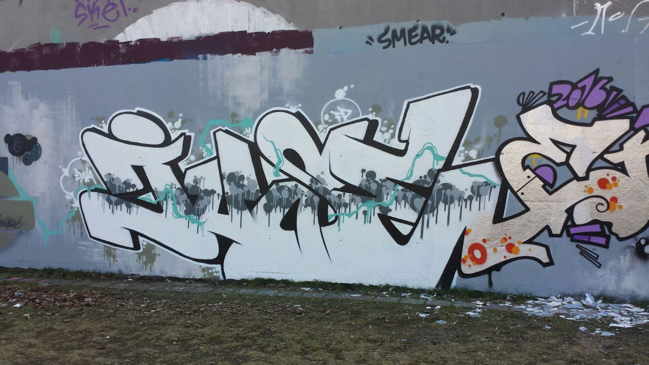 Graffiti Wall in Hamburg - Photo by doppeldee - Juse781, ewacrew, fp (2016)