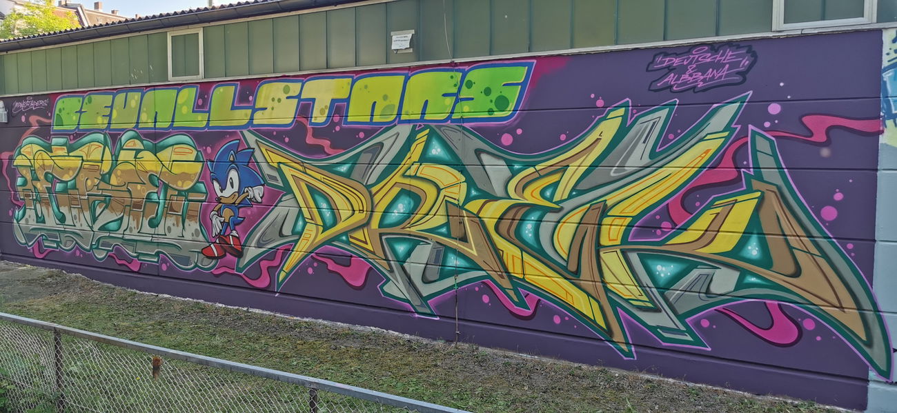 Graffiti Wall - Photo by drek - eke, drek, bevallstars