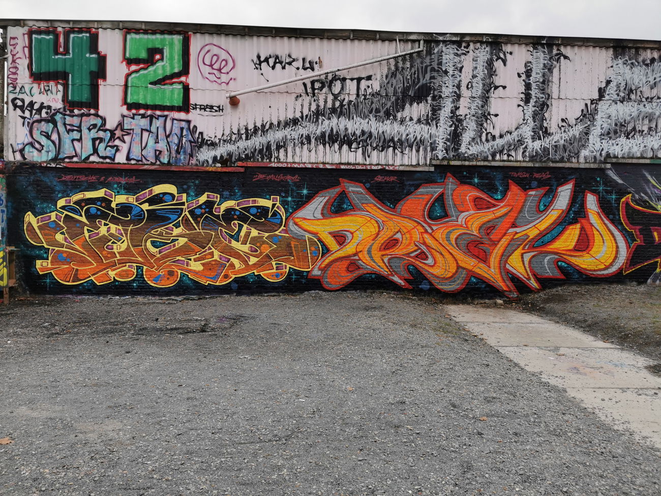 Graffiti Wall - Photo by drek - eke, drek, bevallstars (2019)