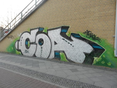 Graffiti Bombing in Berlin - Photo by dripslover - coa