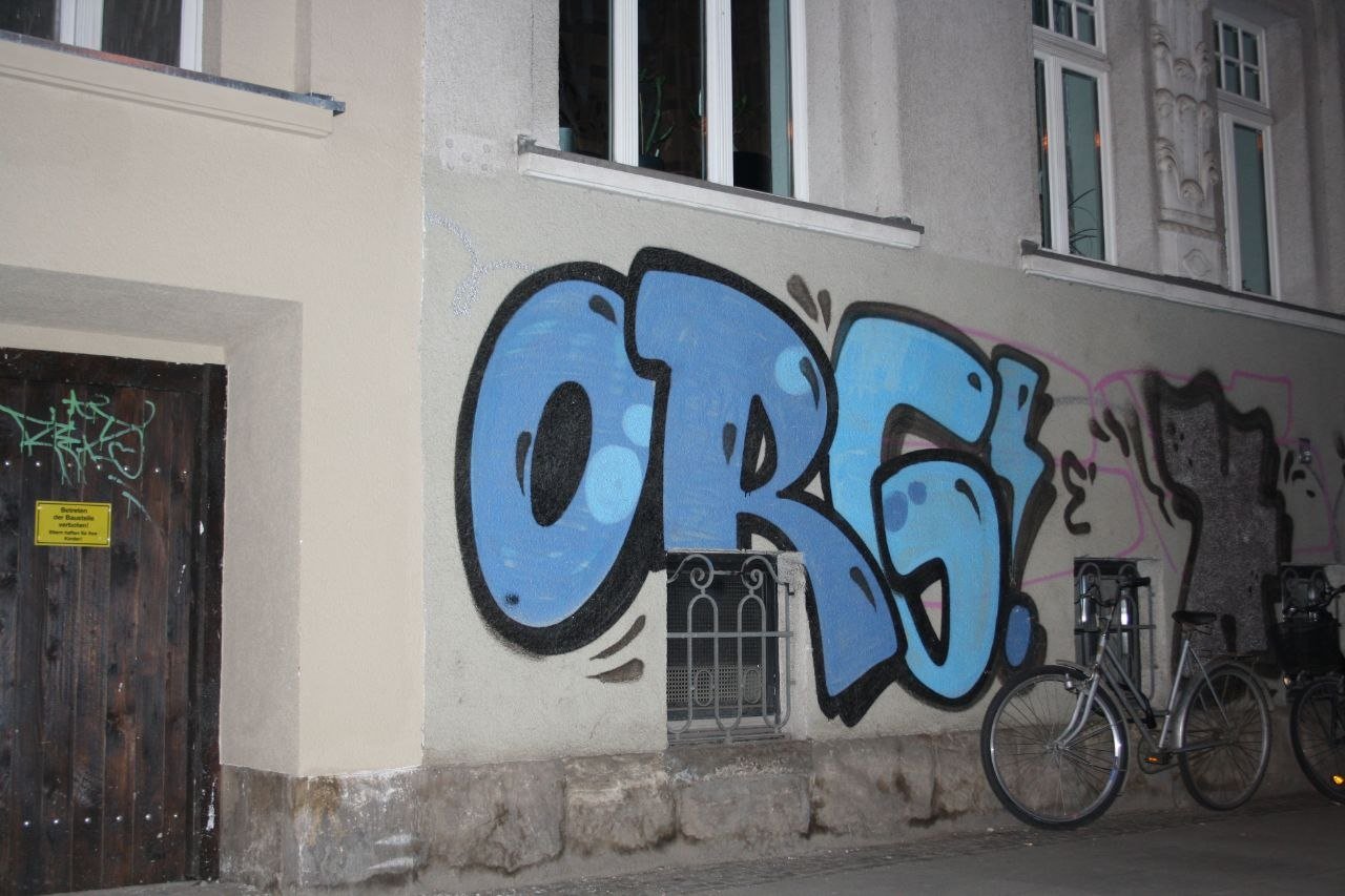 Graffiti Bombing in Leipzig - Photo by dripslover - org, eims