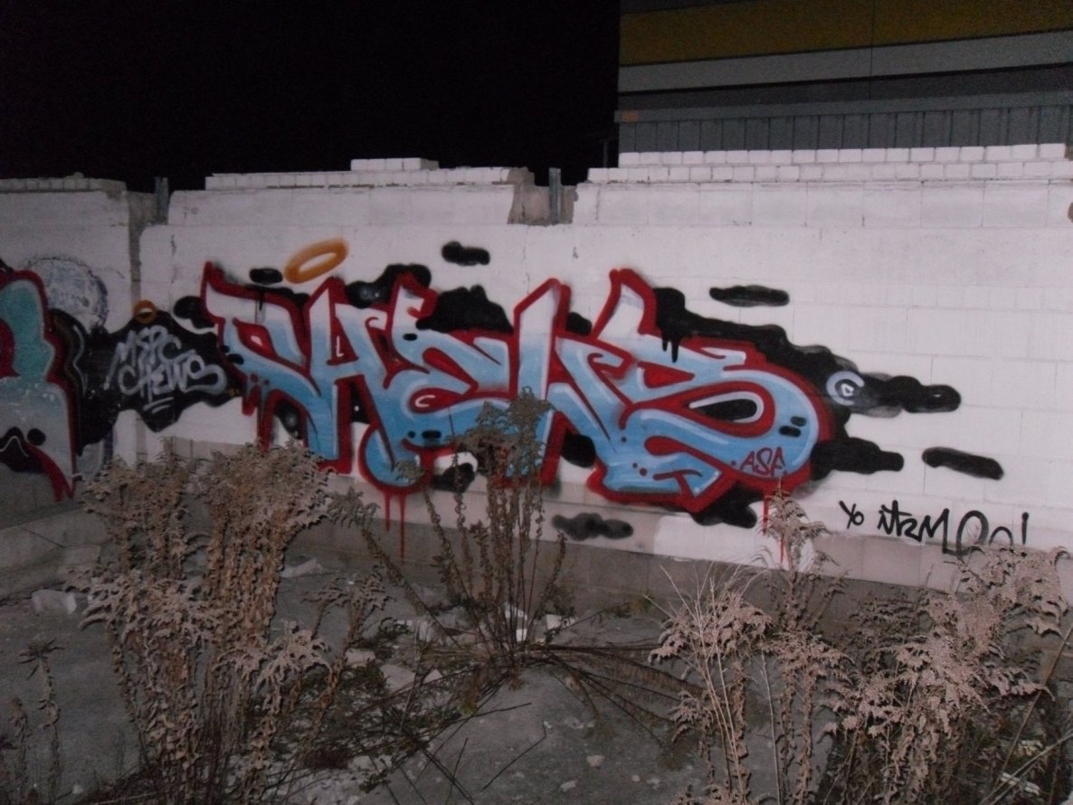Graffiti Wall - Photo by dripslover - mspc, chews