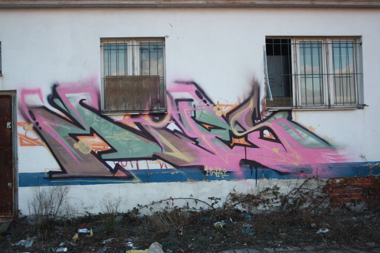 Graffiti Wall in Leipzig - Photo by dripslover - mies, org