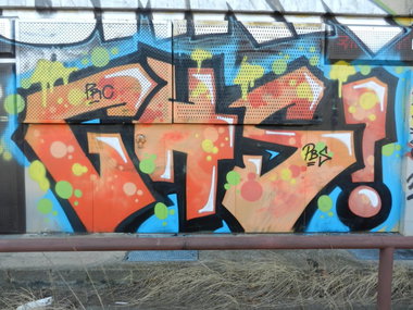 Graffiti Bombing in Berlin - Photo by dripslover - ghs, prc