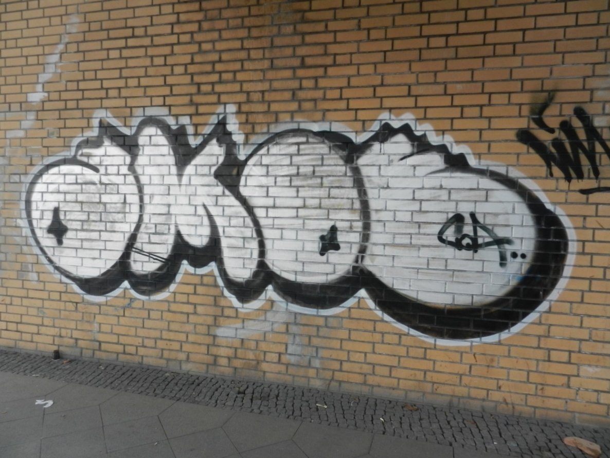Graffiti Bombing in Berlin - Photo by dripslover - coa