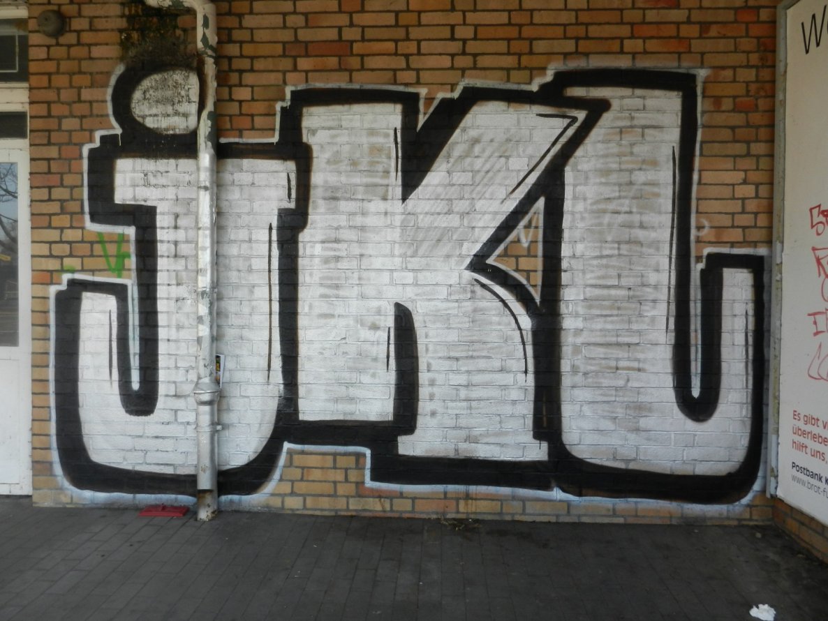 Graffiti Wall in Berlin - Photo by dripslover - jkl
