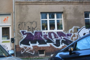 Graffiti Bombing in Leipzig - Photo by dripslover - org, mies