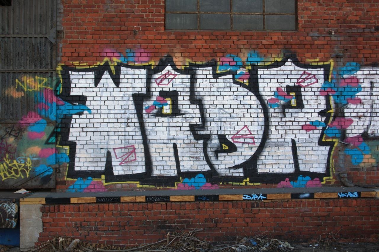 Graffiti Bombing in Leipzig - Photo by dripslover - wadr