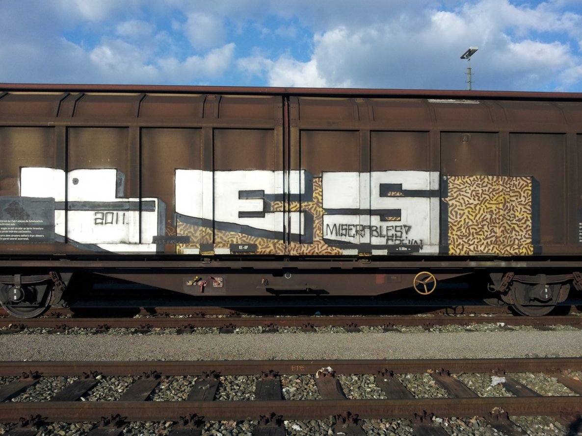 Graffiti Train - Photo by dripslover - les