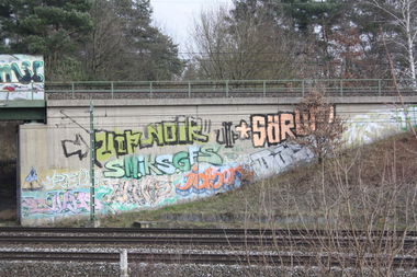 Graffiti Bombing in Nürnberg - Photo by dripslover - u2p, noir, mk (20xx)