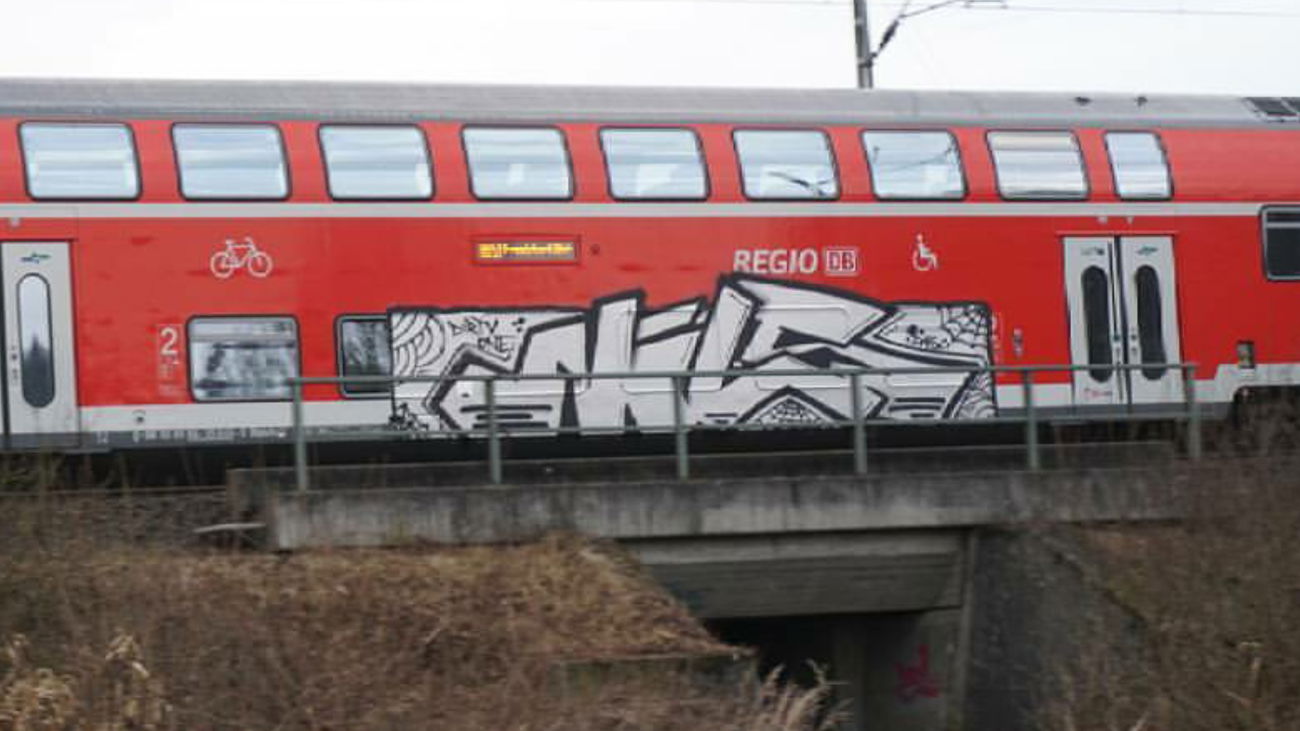Graffiti Train in Kassel - Photo by dripslover - dnsc, dns, nils (2017)
