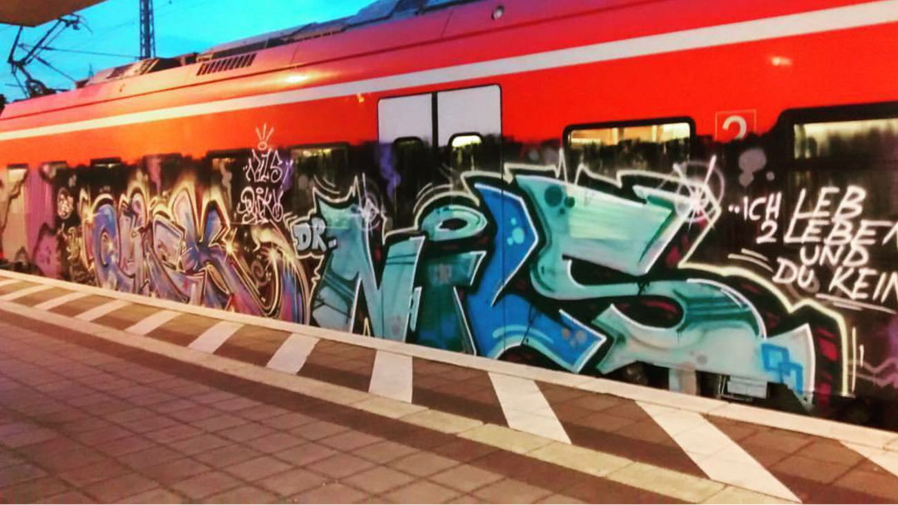 Graffiti Train in Würzburg  - Photo by dripslover - nils, dns, dnsc (2016)